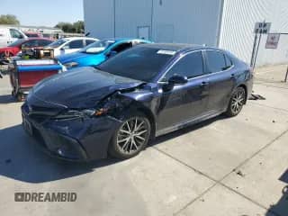 2022 Toyota Camry Hybrid SE z VIN 4T1S31AK5NU589208, wystawiony jako Copart lot #81809285 z przebiegiem 66 300 mil mil oraz Szkoda całkowita • Salvage title. Historia ofert i sprzedaży dostępna na DreamBid. Obrazek 1.