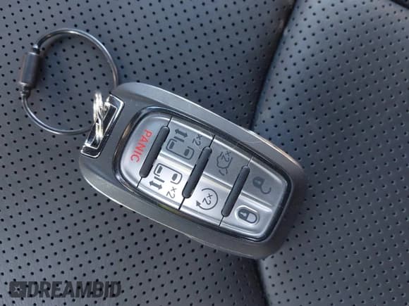 ✅ 2026 Chrysler Pacifica Limited • VIN: 2C4RC1GG9TR175851 • Lot: 43619972. Listed on IAAI with 4,295 mi. Free auction sales archive from the USA and detailed vehicle history report at DreamBid. Image 11.