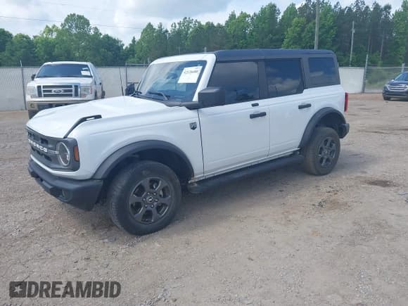 ✅ 2021 Ford Bronco • VIN: 1FMDE5BH6MLA80102 • Lot: 42126680. Wystawiony na IAAI z przebiegiem 67 913 mil. Bezpłatny archiwum sprzedaży aukcyjnych z USA i szczegółowy raport historii pojazdu na DreamBid. Zdjęcie 17.