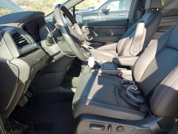 ✅ 2025 Honda Odyssey Sport-L • VIN: 5FNRL6H71SB074647 • Лот: 81039605. Опубликован ранее на Copart с пробегом 6 373 миль. Бесплатный доступ к архиву аукционных продаж из США и подробный отчёт об истории автомобиля на DreamBid. Изображение 7.