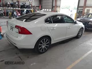 ✅ 2016 Volvo S60 T5 Platinum • VIN: LYV612TM3GB091585 • Lot: 42846615. Wystawiony na IAAI z przebiegiem 104 560 mil. Bezpłatny archiwum sprzedaży aukcyjnych z USA i szczegółowy raport historii pojazdu na DreamBid. Zdjęcie 4.