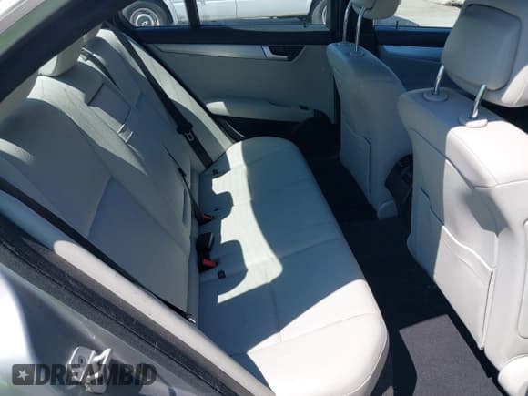 ✅ 2014 Mercedes-Benz C 250 Sport • VIN: WDDGF4HB3EA953447 • Lot: 42678586. Listed on IAAI with 122,558 mi. Free auction sales archive from the USA and detailed vehicle history report at DreamBid. Image 8.