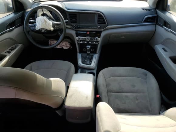 ✅ 2020 Hyundai Elantra SEL • VIN: 5NPD84LF9LH614201 • Lot: 80330415. Listed on Copart with 117,325 mi. Free auction sales archive from the USA and detailed vehicle history report at DreamBid. Image 8.