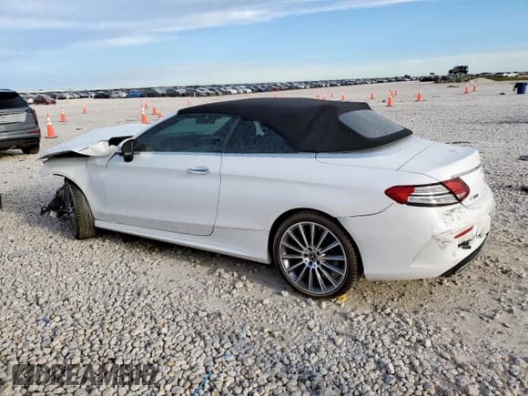 ✅ 2019 Mercedes-Benz C 300 • VIN: WDDWK8DB5KF840991 • Lot: 57989255. Wystawiony na Copart z przebiegiem Nie podano. Bezpłatny archiwum sprzedaży aukcyjnych z USA i szczegółowy raport historii pojazdu na DreamBid. Zdjęcie 2.