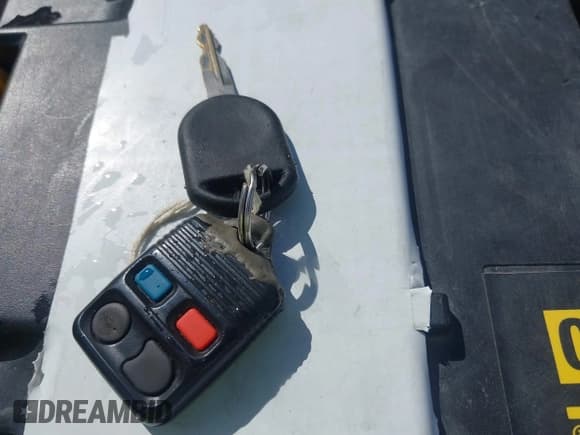 ✅ 2004 Ford Expedition Special Service • VIN: 1FMFU16L04LA40973 • Lot: 42304564. Wystawiony na IAAI z przebiegiem 221 708 mil. Bezpłatny archiwum sprzedaży aukcyjnych z USA i szczegółowy raport historii pojazdu na DreamBid. Zdjęcie 11.