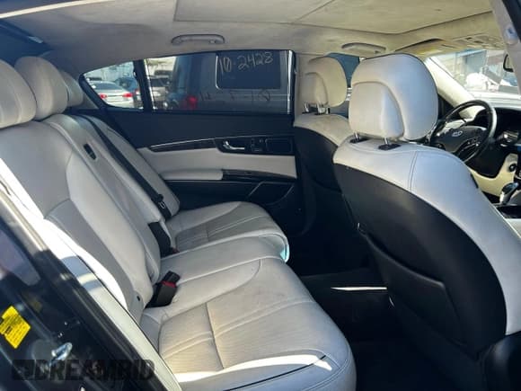 ✅ 2015 Kia K900 Luxury • VIN: KNALW4D48F6017244 • Lot: 91629215. Wystawiony na Copart z przebiegiem 165 778 mil. Bezpłatny archiwum sprzedaży aukcyjnych z USA i szczegółowy raport historii pojazdu na DreamBid. Zdjęcie 6.