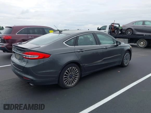 ✅ 2018 Ford Fusion Titanium • VIN: 3FA6P0RUXJR124344 • Lot: 42890852. Wystawiony na IAAI z przebiegiem 164 730 mil. Bezpłatny archiwum sprzedaży aukcyjnych z USA i szczegółowy raport historii pojazdu na DreamBid. Zdjęcie 4.