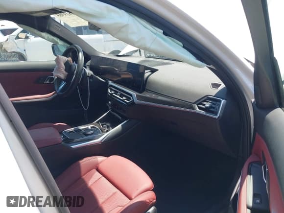 ✅ 2024 BMW 3 Series 330i • VIN: 3MW69FF0XR8E86066 • Lot: 42819365. Wystawiony na IAAI z przebiegiem 9 982 mil. Bezpłatny archiwum sprzedaży aukcyjnych z USA i szczegółowy raport historii pojazdu na DreamBid. Zdjęcie 5.