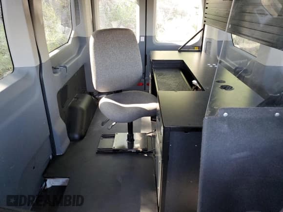 ✅ 2018 Ford Transit XL • VIN: 1FDZK1CM2JKB56547 • Лот: 60002405. Опубликован ранее на Copart с пробегом 114 678 миль. Бесплатный доступ к архиву аукционных продаж из США и подробный отчёт об истории автомобиля на DreamBid. Изображение 10.