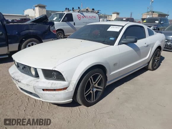 ✅ 2006 Ford Mustang GT Deluxe • VIN: 1ZVFT82H665246983 • Лот: 43633842. Опубликован ранее на IAAI с пробегом 203 868 миль. Бесплатный доступ к архиву аукционных продаж из США и подробный отчёт об истории автомобиля на DreamBid. Изображение 2.