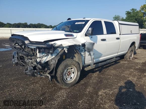 ✅ 2022 Ram 2500 Tradesman • VIN: 3C6UR5HJXNG298763 • Lot: 69191035. Wystawiony na Copart z przebiegiem 142 997 mil. Bezpłatny archiwum sprzedaży aukcyjnych z USA i szczegółowy raport historii pojazdu na DreamBid. Zdjęcie 1.