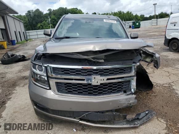 ✅ 2018 Chevrolet Suburban LT • VIN: 1GNSCHKC4JR309867 • Lot: 62957414. Wystawiony na Copart z przebiegiem 145 144 mil. Bezpłatny archiwum sprzedaży aukcyjnych z USA i szczegółowy raport historii pojazdu na DreamBid. Zdjęcie 5.