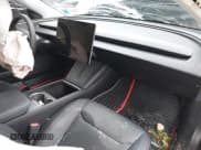 ✅ 2024 Tesla Model 3 • VIN: 5YJ3E1EA3RF746589 • Lot: 43211864. Wystawiony na IAAI z przebiegiem 11 116 mil. Bezpłatny archiwum sprzedaży aukcyjnych z USA i szczegółowy raport historii pojazdu na DreamBid. Zdjęcie 5.