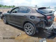 ✅ 2018 Alfa Romeo Stelvio Ti • VIN: ZASFAKBN7J7C08131 • Lot: 42633717. Wystawiony na IAAI z przebiegiem 71 509 mil. Bezpłatny archiwum sprzedaży aukcyjnych z USA i szczegółowy raport historii pojazdu na DreamBid. Zdjęcie 3.