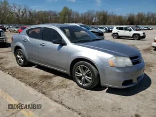 ✅ 2013 Dodge Avenger SE • VIN: 1C3CDZAB2DN571797 • Лот: 48866374. Опубликован ранее на Copart с пробегом 131 906 миль. Бесплатный доступ к архиву аукционных продаж из США и подробный отчёт об истории автомобиля на DreamBid. Изображение 4.