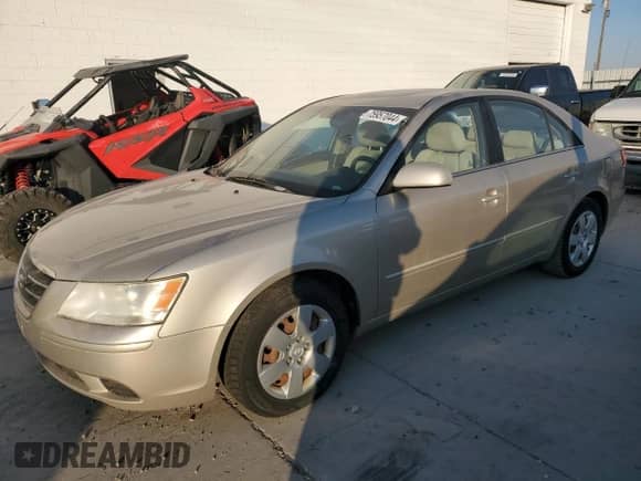 2009 Hyundai Sonata GLS z VIN 5NPET46C59H555743, wystawiony jako Copart lot #75957044 z przebiegiem 218 656 mil mil oraz Czysty tytuł • Clean title. Historia ofert i sprzedaży dostępna na DreamBid. Obrazek 1.