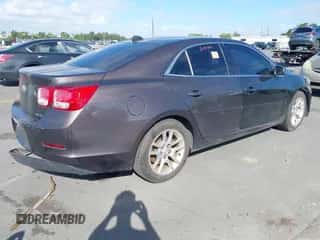 2013 Chevrolet Malibu LT z VIN 1G11C5SA8DF318605, wystawiony jako IAAI lot #43379144 z przebiegiem 89 799 mil mil oraz . Historia ofert i sprzedaży dostępna na DreamBid. Obrazek 4.