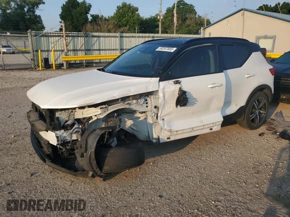 ✅ 2020 Volvo XC40 R-Design • VIN: YV4162UMXL2347515 • Lot: 59287855. Wystawiony na Copart z przebiegiem 70 536 mil. Bezpłatny archiwum sprzedaży aukcyjnych z USA i szczegółowy raport historii pojazdu na DreamBid. Zdjęcie 1.