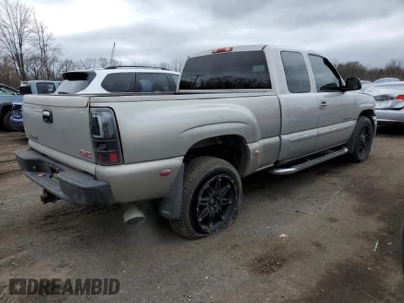 ✅ 2004 GMC Sierra Denali • VIN: 2GTFK69U741269913 • Lot: 49373345. Listed on Copart with 246,831 mi. Free auction sales archive from the USA and detailed vehicle history report at DreamBid. Image 3.