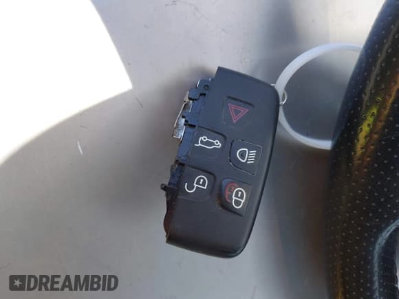 ✅ 2019 Land Rover Range Rover Velar S • VIN: SALYB2EX0KA212398 • Лот: 43397747. Опубликован ранее на IAAI с пробегом 99 352 миль. Бесплатный доступ к архиву аукционных продаж из США и подробный отчёт об истории автомобиля на DreamBid. Изображение 11.