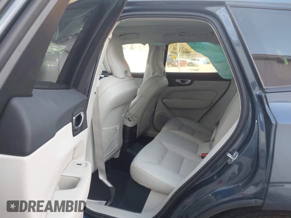 ✅ 2024 Volvo XC60 Plus Dark Theme • VIN: YV4H60DL9R1755089 • Lot: 43578250. Listed on IAAI with 48,205 mi. Free auction sales archive from the USA and detailed vehicle history report at DreamBid. Image 8.