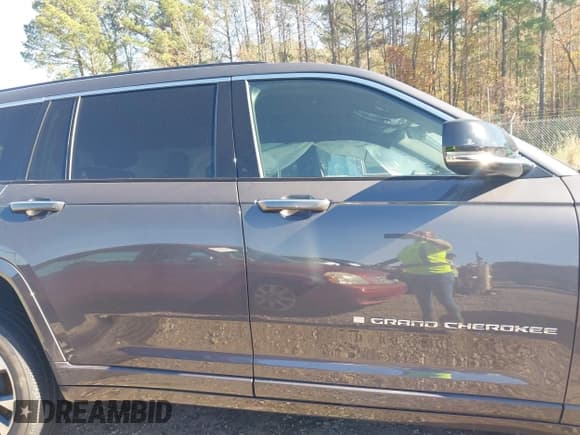 ✅ 2022 Jeep Grand Cherokee Overland • VIN: 1C4RJJDG6N8570854 • Lot: 40878737. Listed on IAAI with 19,947 mi. Free auction sales archive from the USA and detailed vehicle history report at DreamBid. Image 14.