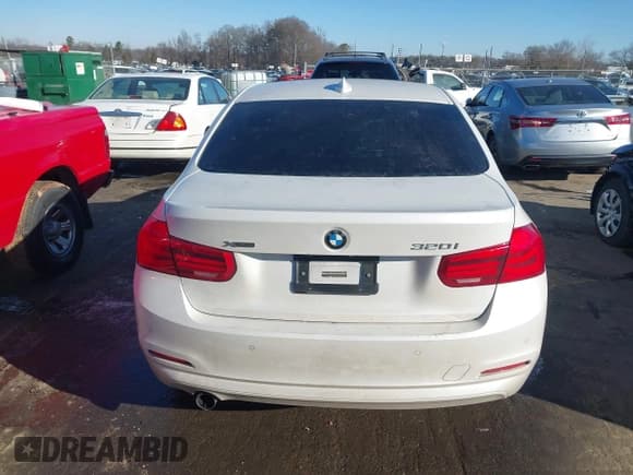 ✅ 2016 BMW 3 Series 320i xDrive • VIN: WBA8E5G52GNU19304 • Lot: 41273541. Listed on IAAI with Not provided. Free auction sales archive from the USA and detailed vehicle history report at DreamBid. Image 16.