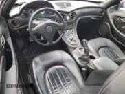 ✅ 2005 Maserati Coupe • VIN: ZAMBC38A550016065 • Lot: 85158965. Wystawiony na Copart z przebiegiem 61 658 mil. Bezpłatny archiwum sprzedaży aukcyjnych z USA i szczegółowy raport historii pojazdu na DreamBid. Zdjęcie 8.