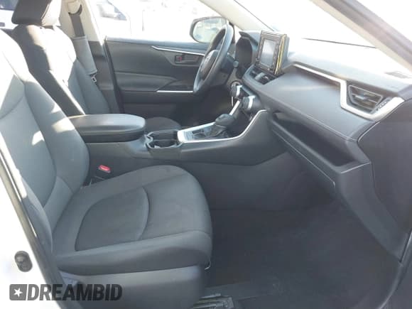 ✅ 2021 Toyota RAV4 LE • VIN: JTMF1RFV8MD069581 • Лот: 43761365. Опубликован ранее на IAAI с пробегом 46 605 миль. Бесплатный доступ к архиву аукционных продаж из США и подробный отчёт об истории автомобиля на DreamBid. Изображение 5.