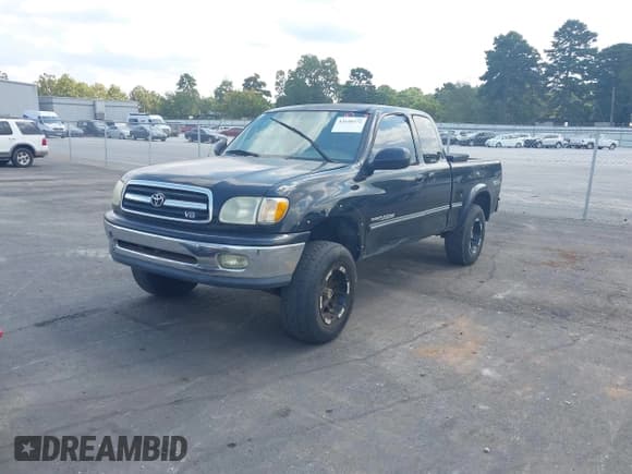 ✅ 2002 Toyota Tundra Limited • VIN: 5TBBT48122S307795 • Lot: 43148372. Wystawiony na IAAI z przebiegiem 339 281 mil. Bezpłatny archiwum sprzedaży aukcyjnych z USA i szczegółowy raport historii pojazdu na DreamBid. Zdjęcie 2.