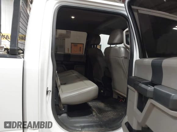 ✅ 2018 Ford F-250 XL • VIN: 1FT7W2B66JEB65713 • Lot: 43354288. Wystawiony na IAAI z przebiegiem 252 561 mil. Bezpłatny archiwum sprzedaży aukcyjnych z USA i szczegółowy raport historii pojazdu na DreamBid. Zdjęcie 8.