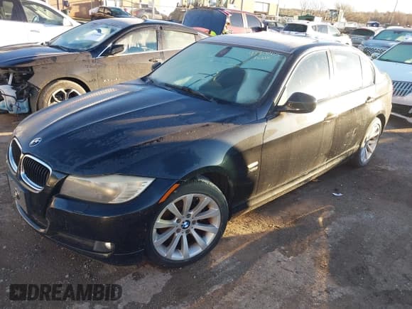 ✅ 2011 BMW 3 Series 328i xDrive • VIN: WBAPK5G57BNN31559 • Lot: 43800475. Wystawiony na IAAI z przebiegiem 121 384 mil. Bezpłatny archiwum sprzedaży aukcyjnych z USA i szczegółowy raport historii pojazdu na DreamBid. Zdjęcie 2.