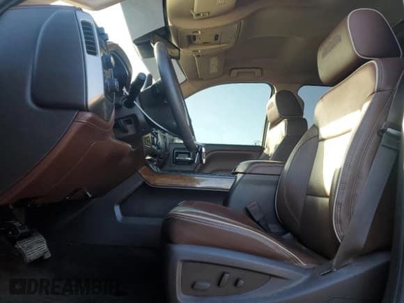 ✅ 2015 Chevrolet Silverado 2500HD High Country • VIN: 1GC1KXE82FF501435 • Lot: 91741215. Wystawiony na Copart z przebiegiem 296 636 mil. Bezpłatny archiwum sprzedaży aukcyjnych z USA i szczegółowy raport historii pojazdu na DreamBid. Zdjęcie 7.