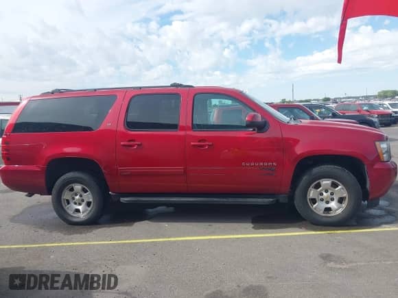 2013 Chevrolet Suburban LT z VIN 1GNSKJE77DR205791, wystawiony jako IAAI lot #43091004 z przebiegiem 184 633 mil mil oraz . Historia ofert i sprzedaży dostępna na DreamBid. Obrazek 13.