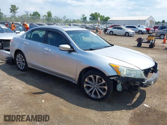 ✅ 2011 Honda Accord EX • VIN: 1HGCP2F71BA043060 • Лот: 43011854. Опубликован ранее на IAAI с пробегом 339 878 миль. Бесплатный доступ к архиву аукционных продаж из США и подробный отчёт об истории автомобиля на DreamBid. Изображение 1.