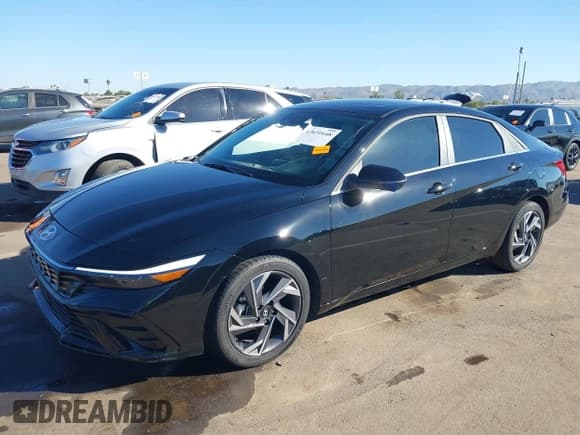 ✅ 2024 Hyundai Elantra Limited • VIN: KMHLP4DG8RU822425 • Lot: 43631648. Wystawiony na IAAI z przebiegiem 11 428 mil. Bezpłatny archiwum sprzedaży aukcyjnych z USA i szczegółowy raport historii pojazdu na DreamBid. Zdjęcie 2.