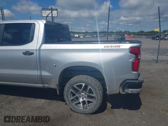 ✅ 2019 Chevrolet Silverado 1500 Custom Trail Boss • VIN: 3GCPYCEF3KG126700 • Lot: 42160575. Wystawiony na IAAI z przebiegiem 116 815 mil. Bezpłatny archiwum sprzedaży aukcyjnych z USA i szczegółowy raport historii pojazdu na DreamBid. Zdjęcie 16.