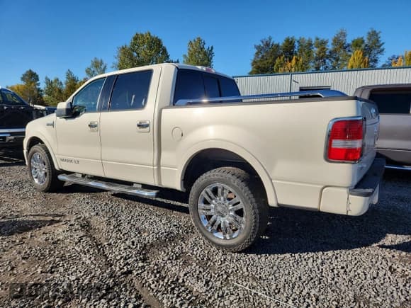 ✅ 2007 Lincoln Mark LT • VIN: 5LTPW18557FJ07763 • Lot: 87475265. Listed on Copart with 235,200 mi. Free auction sales archive from the USA and detailed vehicle history report at DreamBid. Image 2.