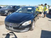 ✅ 2015 Volvo S60 T5 Drive-E Premier • VIN: YV140MFK6F1342602 • Lot: 43505525. Wystawiony na IAAI z przebiegiem 176 409 mil. Bezpłatny archiwum sprzedaży aukcyjnych z USA i szczegółowy raport historii pojazdu na DreamBid. Zdjęcie 16.