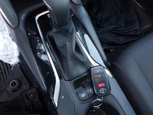 ✅ 2022 Toyota Corolla Cross LE • VIN: 7MUBAABG6NV025307 • Lot: 43472550. Wystawiony na IAAI z przebiegiem 25 870 mil. Bezpłatny archiwum sprzedaży aukcyjnych z USA i szczegółowy raport historii pojazdu na DreamBid. Zdjęcie 11.