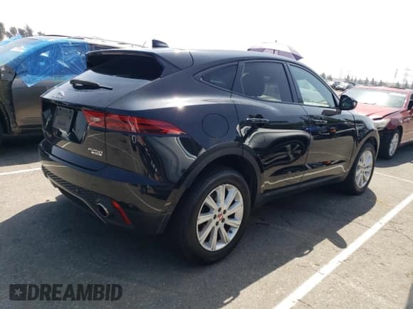 ✅ 2018 Jaguar E-Pace S • VIN: SADFJ2FX2J1Z17528 • Lot: 67758933. Wystawiony na Copart z przebiegiem 81 576 mil. Bezpłatny archiwum sprzedaży aukcyjnych z USA i szczegółowy raport historii pojazdu na DreamBid. Zdjęcie 3.