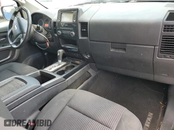 ✅ 2015 Nissan Titan SV • VIN: 1N6BA0CA6FN509853 • Lot: 67704754. Wystawiony na Copart z przebiegiem 131 842 mil. Bezpłatny archiwum sprzedaży aukcyjnych z USA i szczegółowy raport historii pojazdu na DreamBid. Zdjęcie 8.