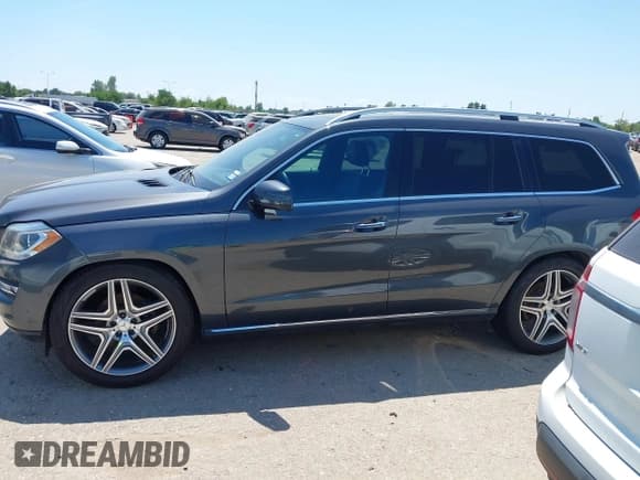 ✅ 2014 Mercedes-Benz GL 450 • VIN: 4JGDF7CE0EA319735 • Лот: 43159331. Опубликован ранее на IAAI с пробегом 81 718 миль. Бесплатный доступ к архиву аукционных продаж из США и подробный отчёт об истории автомобиля на DreamBid. Изображение 14.