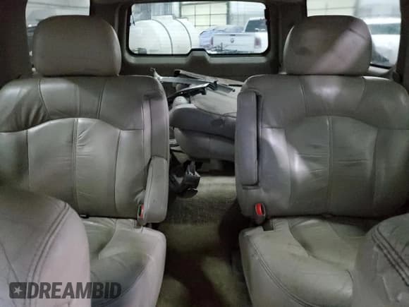 ✅ 2001 Chevrolet Suburban LS • VIN: 1GNFK16T71J274858 • Лот: 41432605. Опубликован ранее на Copart с пробегом 215 844 миль. Бесплатный доступ к архиву аукционных продаж из США и подробный отчёт об истории автомобиля на DreamBid. Изображение 10.