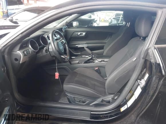 ✅ 2023 Ford Mustang GT • VIN: 1FA6P8CF8P5306872 • Lot: 43002319. Wystawiony na IAAI z przebiegiem 22 824 mil. Bezpłatny archiwum sprzedaży aukcyjnych z USA i szczegółowy raport historii pojazdu na DreamBid. Zdjęcie 5.