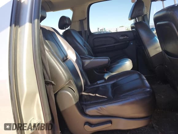 ✅ 2007 GMC Yukon XL • VIN: 1GKFK66817J282906 • Lot: 81516205. Wystawiony na Copart z przebiegiem 230 260 mil. Bezpłatny archiwum sprzedaży aukcyjnych z USA i szczegółowy raport historii pojazdu na DreamBid. Zdjęcie 11.