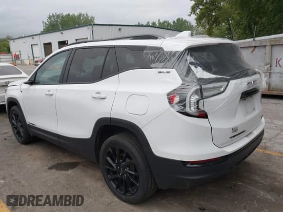 ✅ 2023 GMC Terrain SLE • VIN: 3GKALTEG1PL166984 • Lot: 42427302. Wystawiony na IAAI z przebiegiem 16 558 mil. Bezpłatny archiwum sprzedaży aukcyjnych z USA i szczegółowy raport historii pojazdu na DreamBid. Zdjęcie 3.