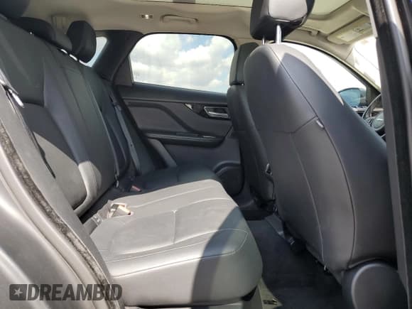 ✅ 2017 Jaguar F-Pace 35t • VIN: SADCS2BV0HA054940 • Lot: 81785905. Wystawiony na Copart z przebiegiem 100 109 mil. Bezpłatny archiwum sprzedaży aukcyjnych z USA i szczegółowy raport historii pojazdu na DreamBid. Zdjęcie 11.