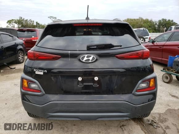 2019 Hyundai Kona SEL z VIN KM8K22AA1KU208255, wystawiony jako Copart lot #71995642 z przebiegiem 43 045 mil mil oraz . Historia ofert i sprzedaży dostępna na DreamBid. Obrazek 6.