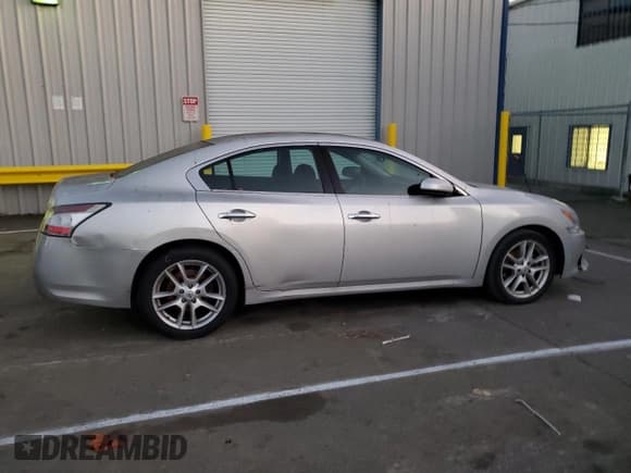 ✅ 2013 Nissan Maxima SV • VIN: 1N4AA5AP3DC835028 • Lot: 88123305. Wystawiony na Copart z przebiegiem 154 962 mil. Bezpłatny archiwum sprzedaży aukcyjnych z USA i szczegółowy raport historii pojazdu na DreamBid. Zdjęcie 3.